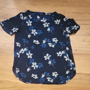 Banana Republic Blue and White Fitted Short Sleeve Tee